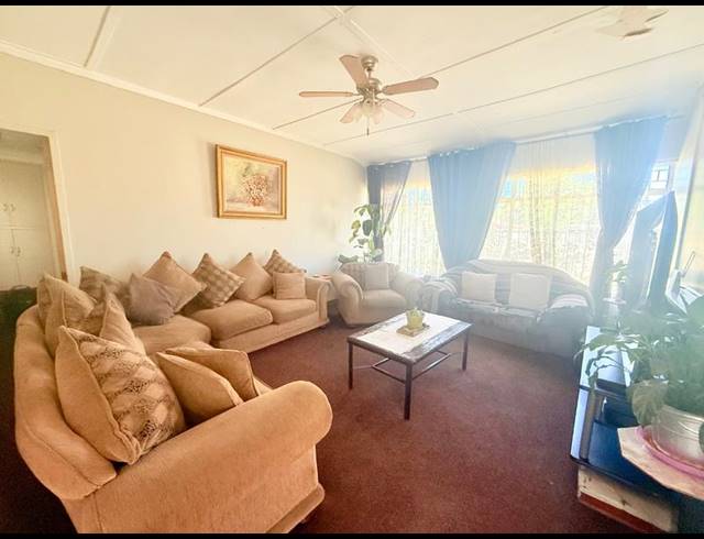 3 BEDROOM HOUSE FOR SALE IN VANDERBIJLPARK CE 2
